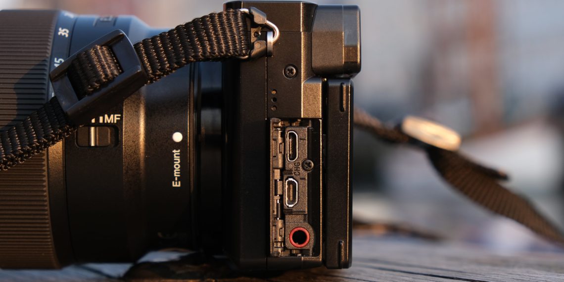 Is Sony A6100 good for low light?