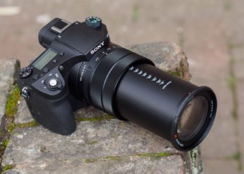 Is the Sony RX10 IV a mirrorless camera?