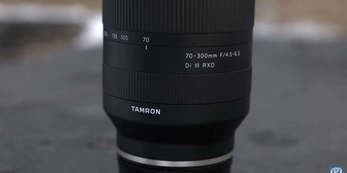 Is the Tamron 18 400 weather sealed?