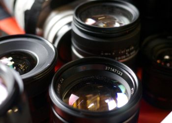 What are the disadvantages of a zoom lens?