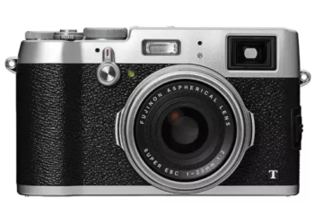 What brand camera do most professional photographers use?