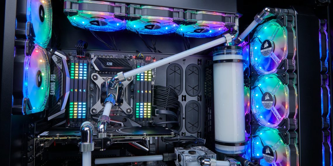 What comes with Corsair 1000D?