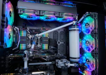 What comes with Corsair 1000D?