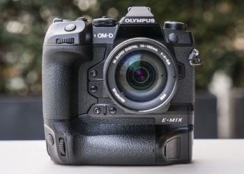 What does R mean on Olympus lenses?