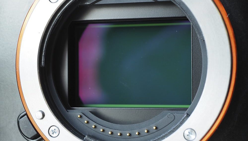 What is a 1/2.3 CMOS sensor?