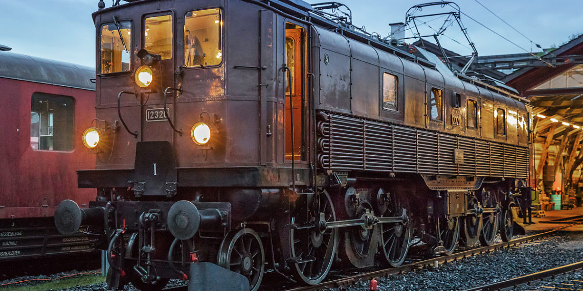 What is a 4 by 6 photo?