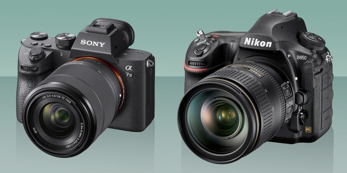What is mirrorless vs DSLR?