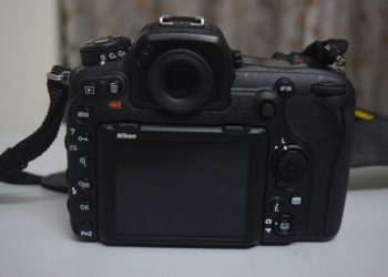 What is replacing the Nikon D500?