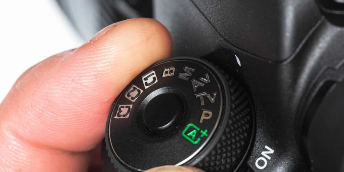 What lens do professional photographers use?