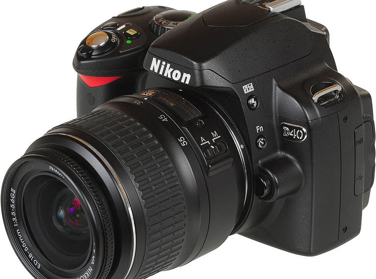 What replaced the Nikon D40?