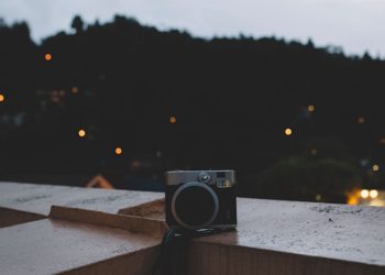 What's the difference between ISO and aperture?