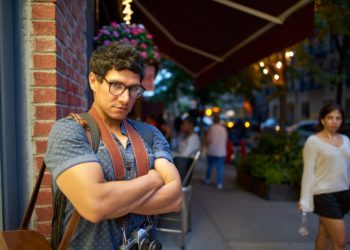 Which is better 28mm or 35mm?