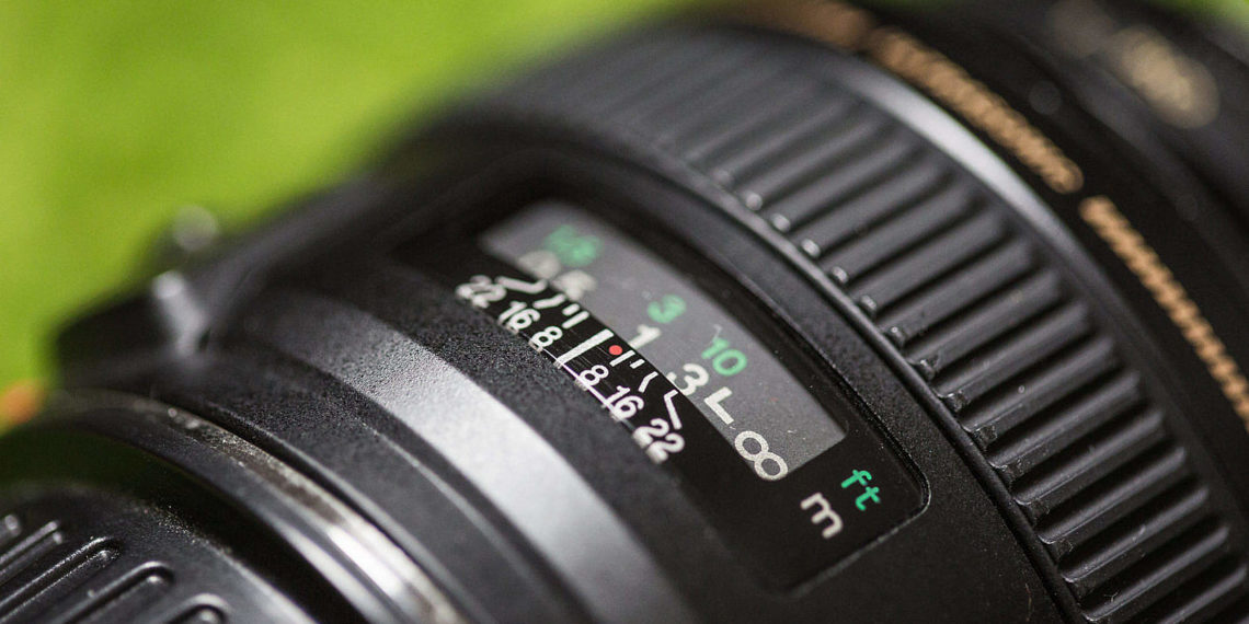 Which lens is best for close up photos?